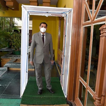 コンフォート イン サンセット アーメダバード エクステリア 写真
