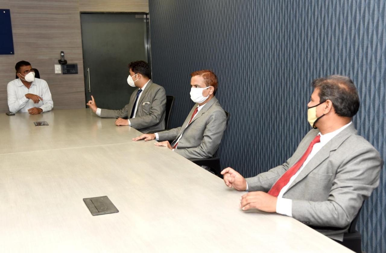 コンフォート イン サンセット アーメダバード エクステリア 写真